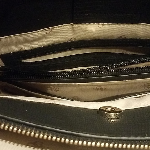 NWOT Black Textured Purse By Guess. - Picture 6 of 7